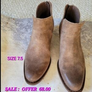 Born Kerri foot smart boots size 7.5